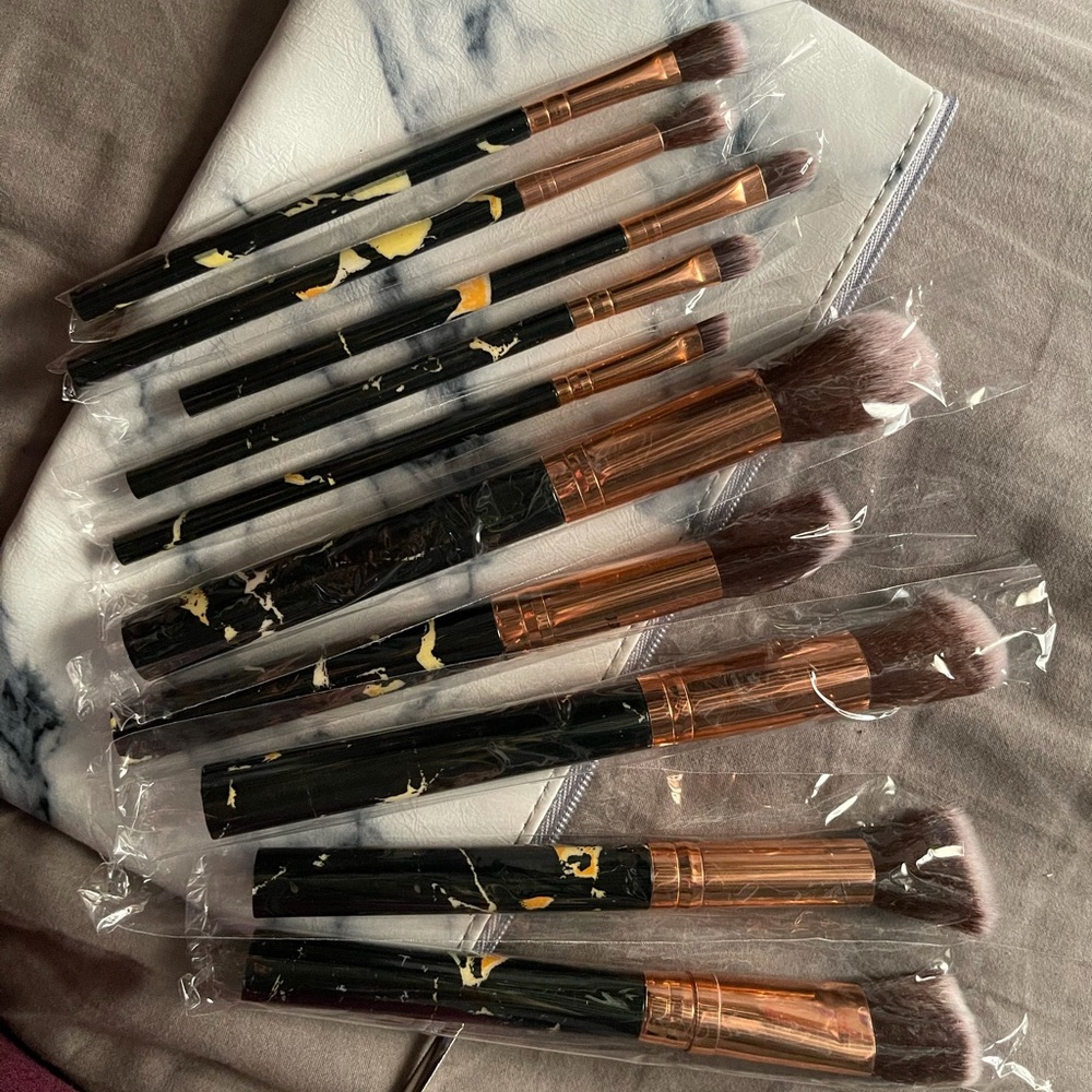 Mini black brush set (includes bag)